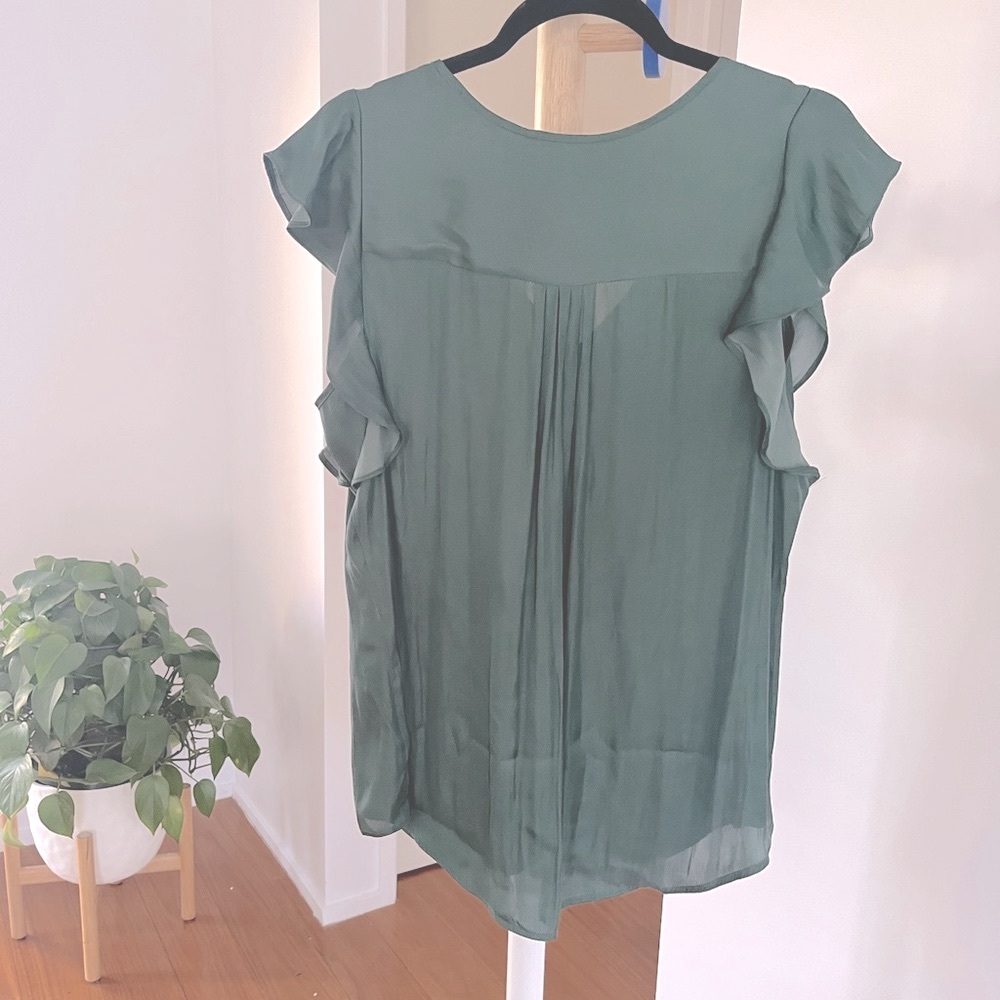 Green V-neck Top - Picture 2 of 10
